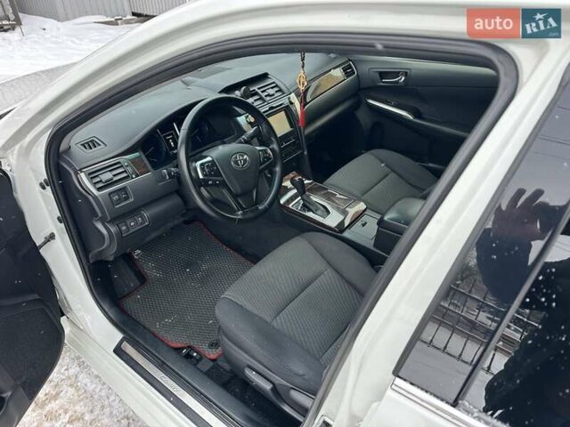 Білий Тойота Камрі, об'ємом двигуна 2.49 л та пробігом 145 тис. км за 19000 $, фото 11 на Automoto.ua