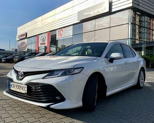 Белый Тойота Камри, объемом двигателя 2.5 л и пробегом 104 тыс. км за 21900 $, фото 6 на Automoto.ua