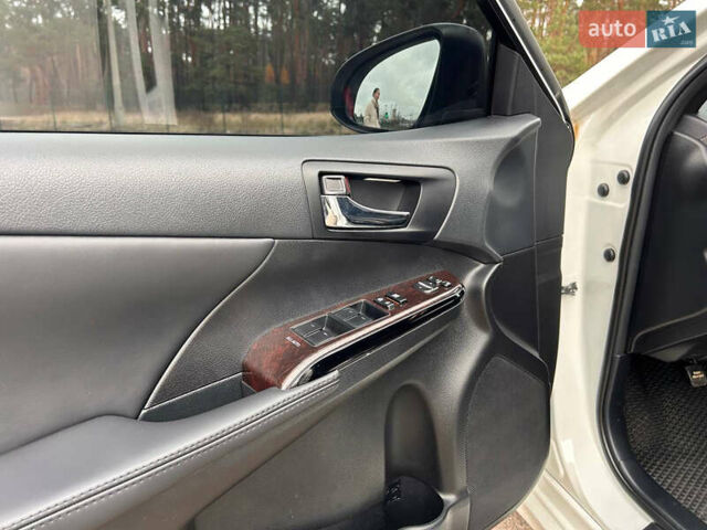 Белый Тойота Камри, объемом двигателя 2.49 л и пробегом 119 тыс. км за 20555 $, фото 29 на Automoto.ua