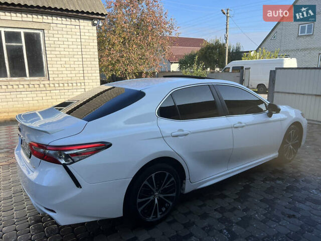 Белый Тойота Камри, объемом двигателя 2.49 л и пробегом 286 тыс. км за 17800 $, фото 3 на Automoto.ua