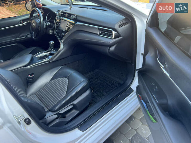 Белый Тойота Камри, объемом двигателя 2.49 л и пробегом 286 тыс. км за 17800 $, фото 15 на Automoto.ua