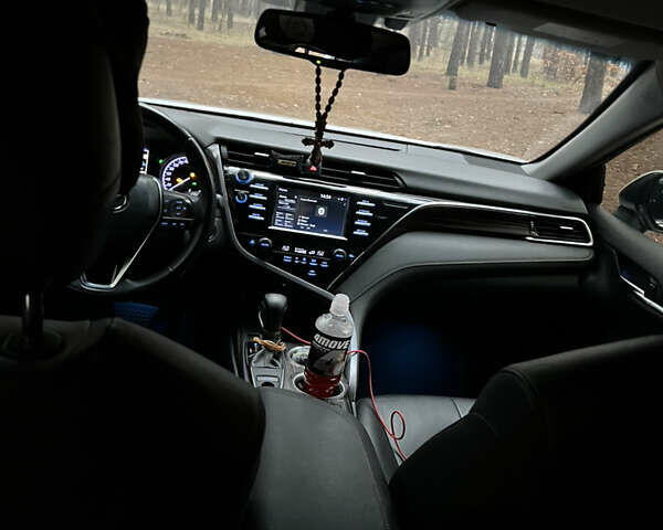 Белый Тойота Камри, объемом двигателя 2.49 л и пробегом 152 тыс. км за 21000 $, фото 23 на Automoto.ua