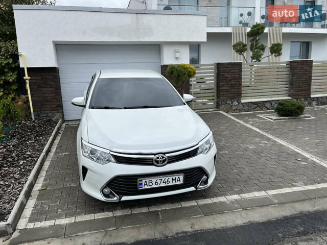 Белый Тойота Камри, объемом двигателя 2.49 л и пробегом 167 тыс. км за 16800 $, фото 1 на Automoto.ua