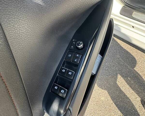 Белый Тойота Камри, объемом двигателя 2.49 л и пробегом 153 тыс. км за 19800 $, фото 10 на Automoto.ua