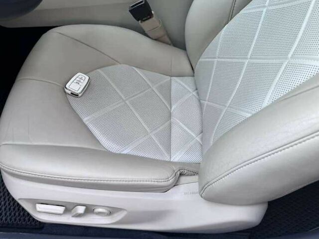 Белый Тойота Камри, объемом двигателя 2.5 л и пробегом 58 тыс. км за 15500 $, фото 15 на Automoto.ua