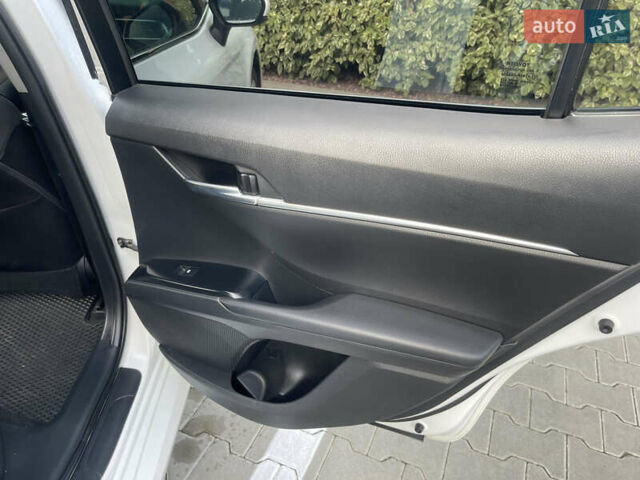 Белый Тойота Камри, объемом двигателя 2.49 л и пробегом 143 тыс. км за 17600 $, фото 16 на Automoto.ua