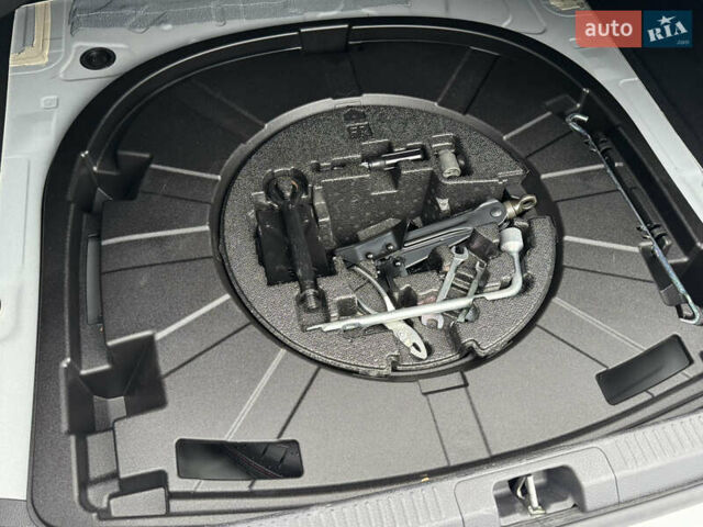 Белый Тойота Камри, объемом двигателя 2.49 л и пробегом 32 тыс. км за 23700 $, фото 37 на Automoto.ua