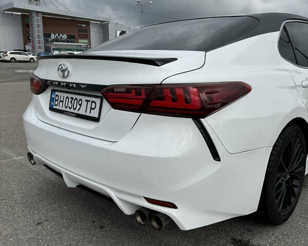 Белый Тойота Камри, объемом двигателя 2.49 л и пробегом 140 тыс. км за 21500 $, фото 6 на Automoto.ua