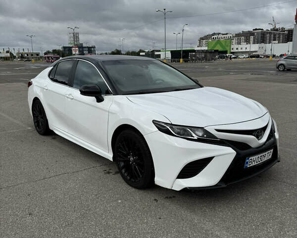 Белый Тойота Камри, объемом двигателя 2.49 л и пробегом 140 тыс. км за 21500 $, фото 2 на Automoto.ua