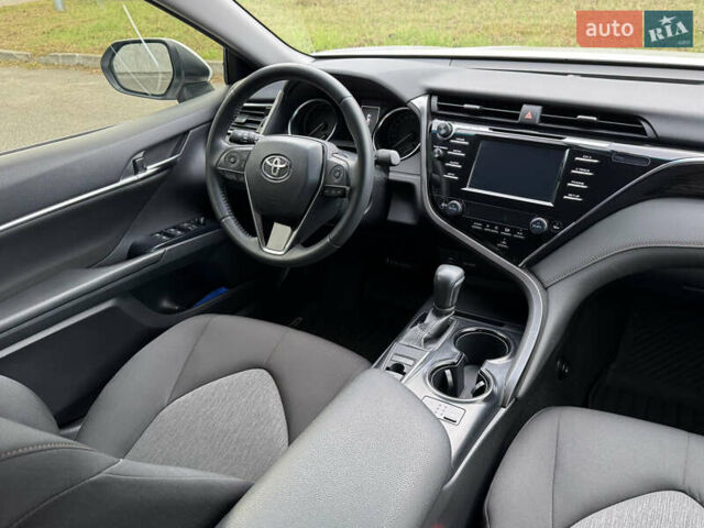 Белый Тойота Камри, объемом двигателя 2.49 л и пробегом 32 тыс. км за 23700 $, фото 34 на Automoto.ua