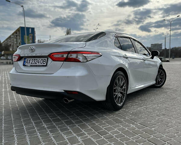 Белый Тойота Камри, объемом двигателя 2.49 л и пробегом 157 тыс. км за 22900 $, фото 3 на Automoto.ua