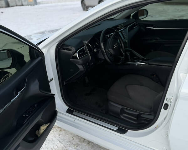 Белый Тойота Камри, объемом двигателя 2.5 л и пробегом 122 тыс. км за 22800 $, фото 29 на Automoto.ua