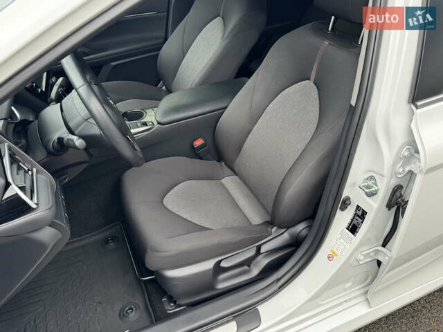 Белый Тойота Камри, объемом двигателя 2.49 л и пробегом 32 тыс. км за 23700 $, фото 21 на Automoto.ua