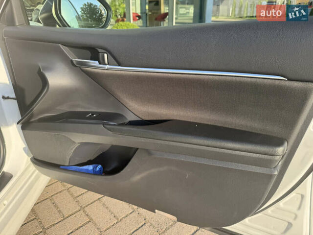 Белый Тойота Камри, объемом двигателя 2.49 л и пробегом 137 тыс. км за 21950 $, фото 31 на Automoto.ua