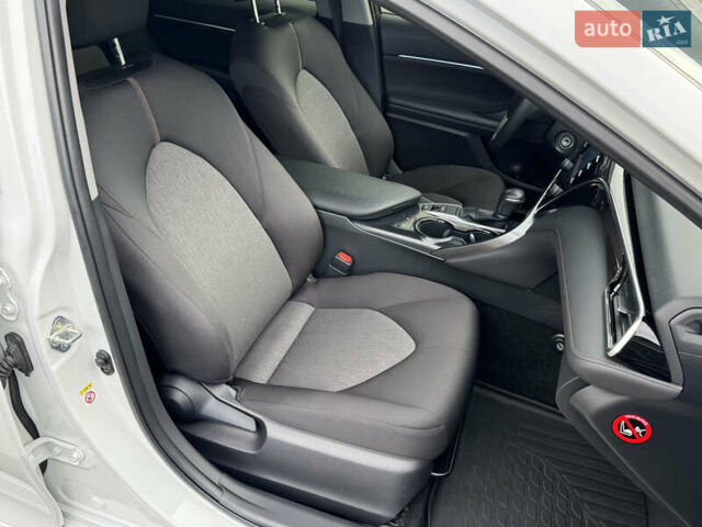 Белый Тойота Камри, объемом двигателя 2.49 л и пробегом 32 тыс. км за 23700 $, фото 31 на Automoto.ua