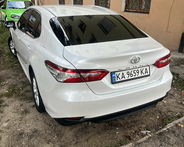 Білий Тойота Камрі, об'ємом двигуна 2.5 л та пробігом 107 тис. км за 22500 $, фото 2 на Automoto.ua