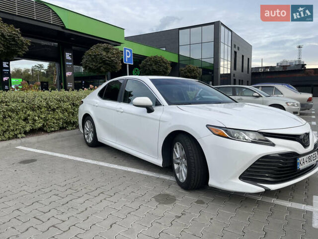 Белый Тойота Камри, объемом двигателя 2.49 л и пробегом 143 тыс. км за 17600 $, фото 6 на Automoto.ua