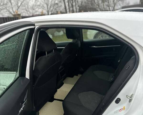 Білий Тойота Камрі, об'ємом двигуна 2.49 л та пробігом 110 тис. км за 20200 $, фото 2 на Automoto.ua