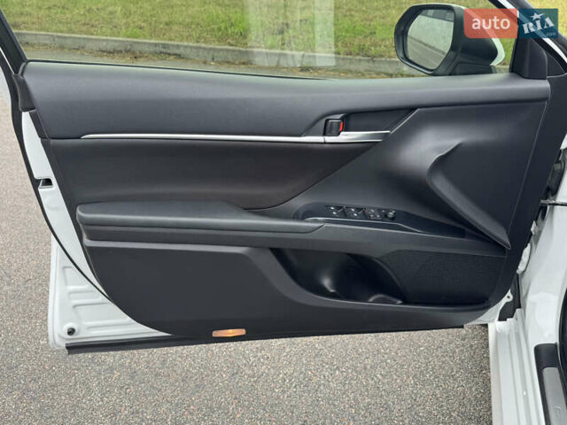 Белый Тойота Камри, объемом двигателя 2.49 л и пробегом 32 тыс. км за 23700 $, фото 19 на Automoto.ua