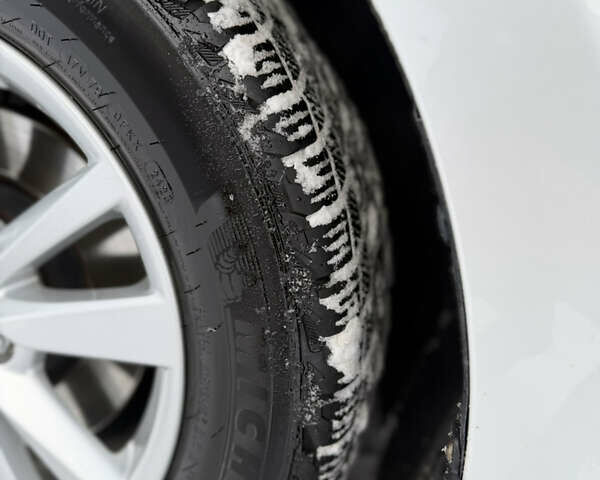 Белый Тойота Камри, объемом двигателя 2.5 л и пробегом 122 тыс. км за 22800 $, фото 8 на Automoto.ua