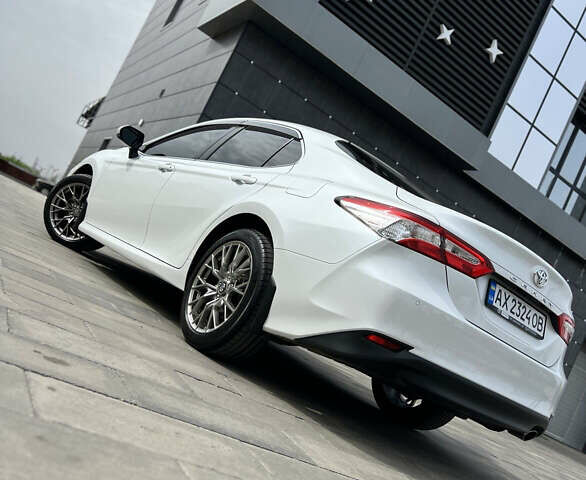 Белый Тойота Камри, объемом двигателя 2.49 л и пробегом 157 тыс. км за 22900 $, фото 10 на Automoto.ua