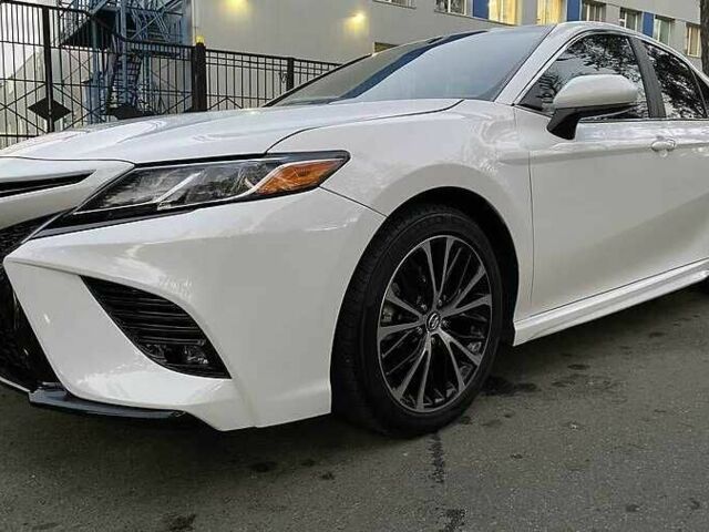 Білий Тойота Камрі, об'ємом двигуна 2.5 л та пробігом 95 тис. км за 17400 $, фото 2 на Automoto.ua