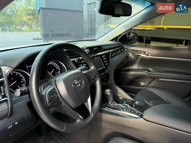 Белый Тойота Камри, объемом двигателя 2.49 л и пробегом 175 тыс. км за 21500 $, фото 11 на Automoto.ua