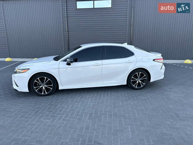 Белый Тойота Камри, объемом двигателя 2.49 л и пробегом 127 тыс. км за 22900 $, фото 10 на Automoto.ua