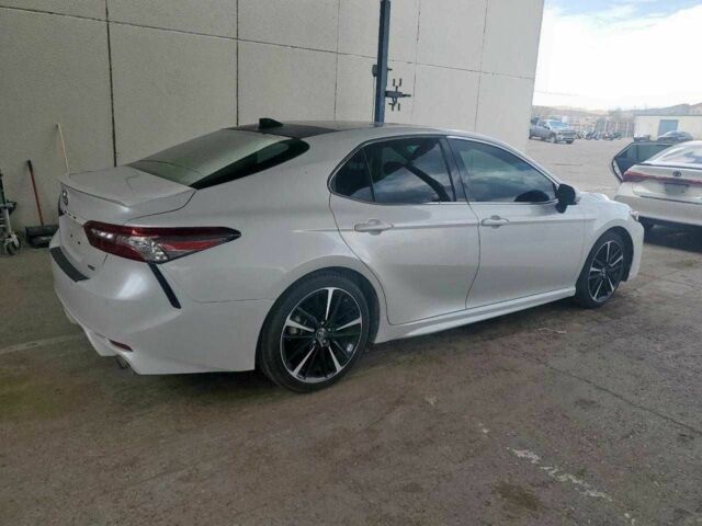 Белый Тойота Камри, объемом двигателя 2.5 л и пробегом 68 тыс. км за 5500 $, фото 2 на Automoto.ua