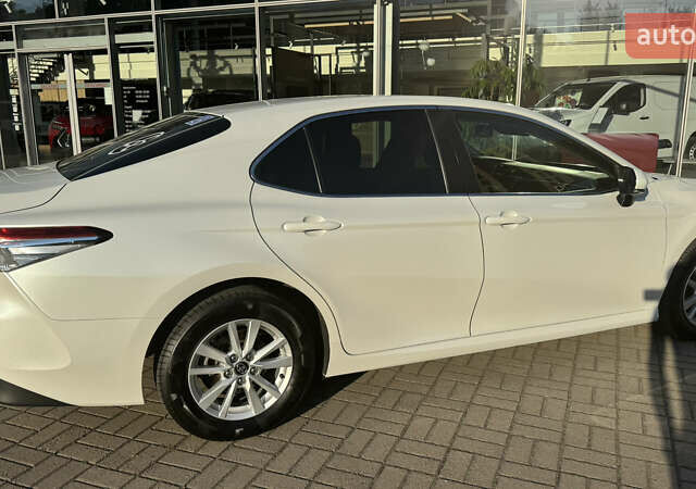 Белый Тойота Камри, объемом двигателя 2.49 л и пробегом 137 тыс. км за 21950 $, фото 11 на Automoto.ua