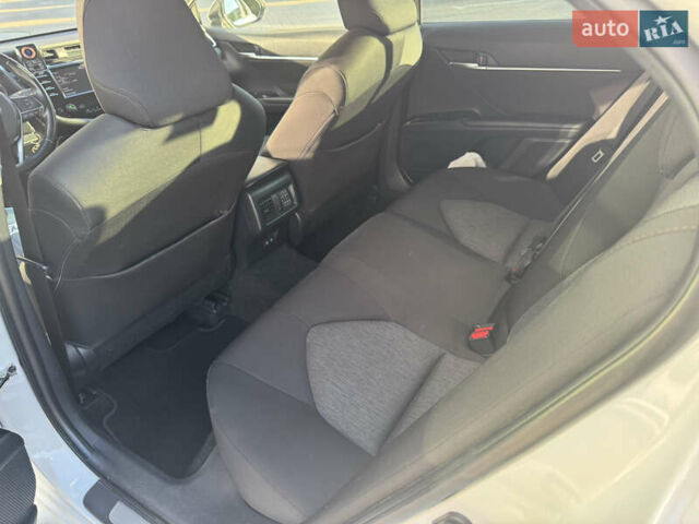 Белый Тойота Камри, объемом двигателя 2.49 л и пробегом 137 тыс. км за 21950 $, фото 24 на Automoto.ua