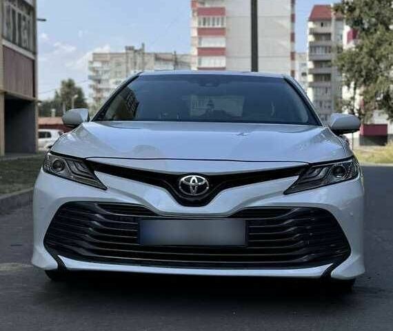 Белый Тойота Камри, объемом двигателя 2.5 л и пробегом 58 тыс. км за 15500 $, фото 1 на Automoto.ua