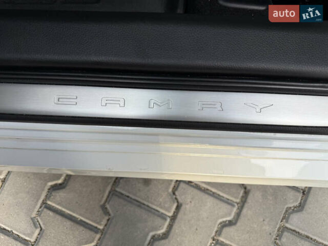 Белый Тойота Камри, объемом двигателя 2.49 л и пробегом 175 тыс. км за 21500 $, фото 25 на Automoto.ua