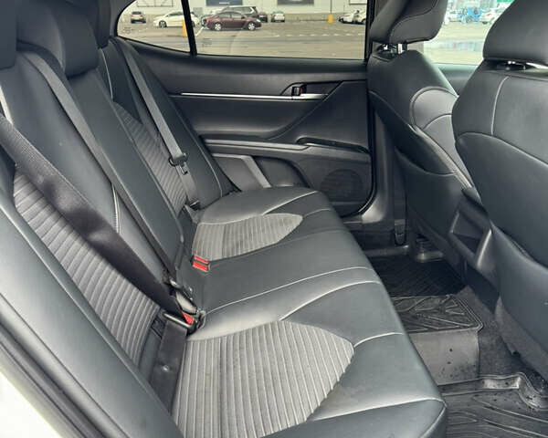 Белый Тойота Камри, объемом двигателя 2.49 л и пробегом 140 тыс. км за 21500 $, фото 16 на Automoto.ua