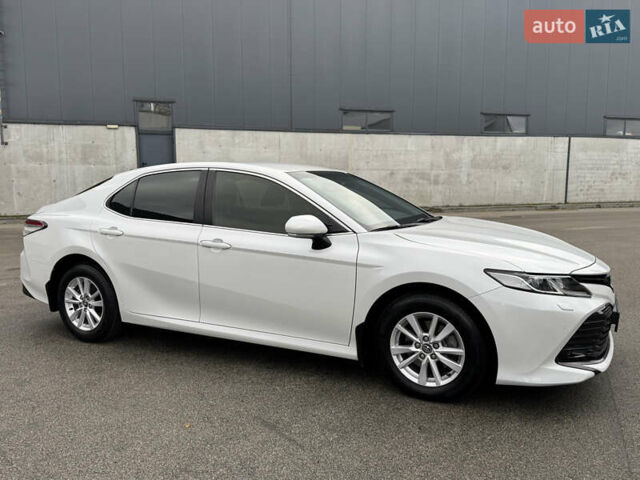 Белый Тойота Камри, объемом двигателя 2.49 л и пробегом 32 тыс. км за 23700 $, фото 4 на Automoto.ua