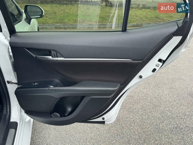 Белый Тойота Камри, объемом двигателя 2.49 л и пробегом 32 тыс. км за 23700 $, фото 27 на Automoto.ua