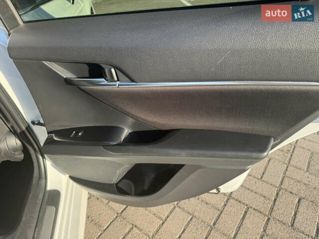 Белый Тойота Камри, объемом двигателя 2.49 л и пробегом 137 тыс. км за 21950 $, фото 34 на Automoto.ua