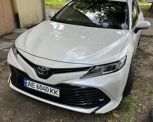 Білий Тойота Камрі, об'ємом двигуна 2.5 л та пробігом 107 тис. км за 22500 $, фото 1 на Automoto.ua