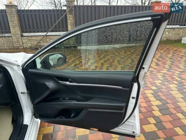 Білий Тойота Камрі, об'ємом двигуна 2.49 л та пробігом 110 тис. км за 20200 $, фото 1 на Automoto.ua