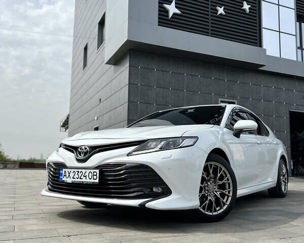 Белый Тойота Камри, объемом двигателя 2.49 л и пробегом 157 тыс. км за 22900 $, фото 9 на Automoto.ua