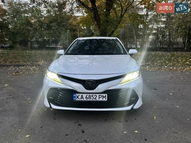 Белый Тойота Камри, объемом двигателя 2.49 л и пробегом 125 тыс. км за 25500 $, фото 1 на Automoto.ua