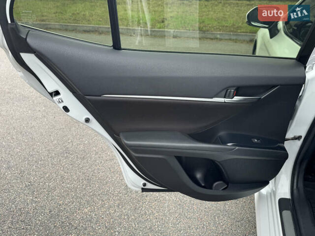 Белый Тойота Камри, объемом двигателя 2.49 л и пробегом 32 тыс. км за 23700 $, фото 24 на Automoto.ua