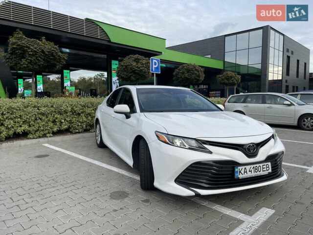 Белый Тойота Камри, объемом двигателя 2.49 л и пробегом 143 тыс. км за 17600 $, фото 5 на Automoto.ua