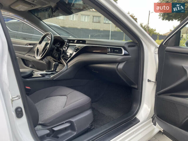 Белый Тойота Камри, объемом двигателя 2.49 л и пробегом 143 тыс. км за 17600 $, фото 19 на Automoto.ua