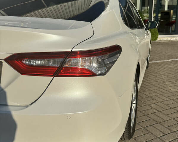 Белый Тойота Камри, объемом двигателя 2.49 л и пробегом 137 тыс. км за 21950 $, фото 16 на Automoto.ua