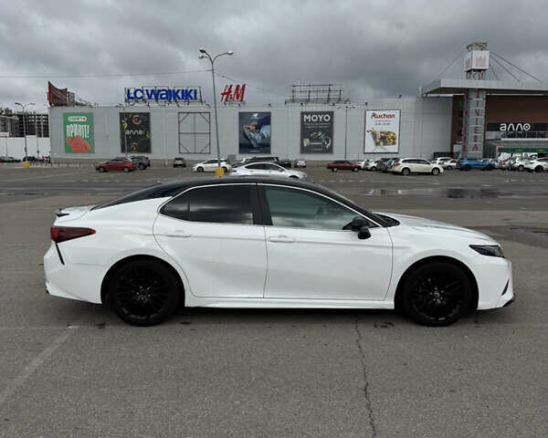 Белый Тойота Камри, объемом двигателя 2.49 л и пробегом 140 тыс. км за 21500 $, фото 4 на Automoto.ua