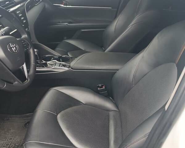 Белый Тойота Камри, объемом двигателя 2.5 л и пробегом 154 тыс. км за 21500 $, фото 6 на Automoto.ua