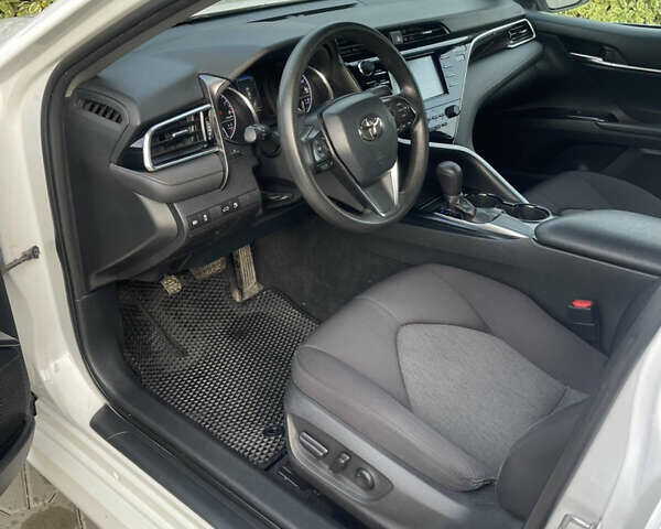 Белый Тойота Камри, объемом двигателя 2.49 л и пробегом 143 тыс. км за 17600 $, фото 13 на Automoto.ua