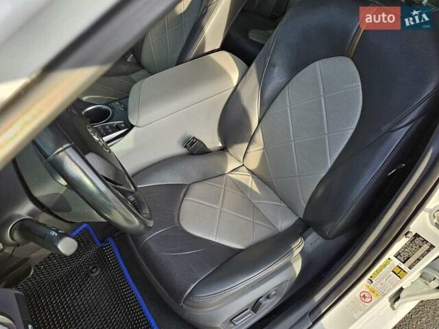 Белый Тойота Камри, объемом двигателя 2.49 л и пробегом 63 тыс. км за 23900 $, фото 21 на Automoto.ua