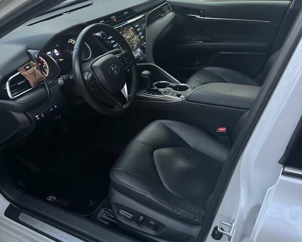 Белый Тойота Камри, объемом двигателя 2.49 л и пробегом 125 тыс. км за 25500 $, фото 8 на Automoto.ua